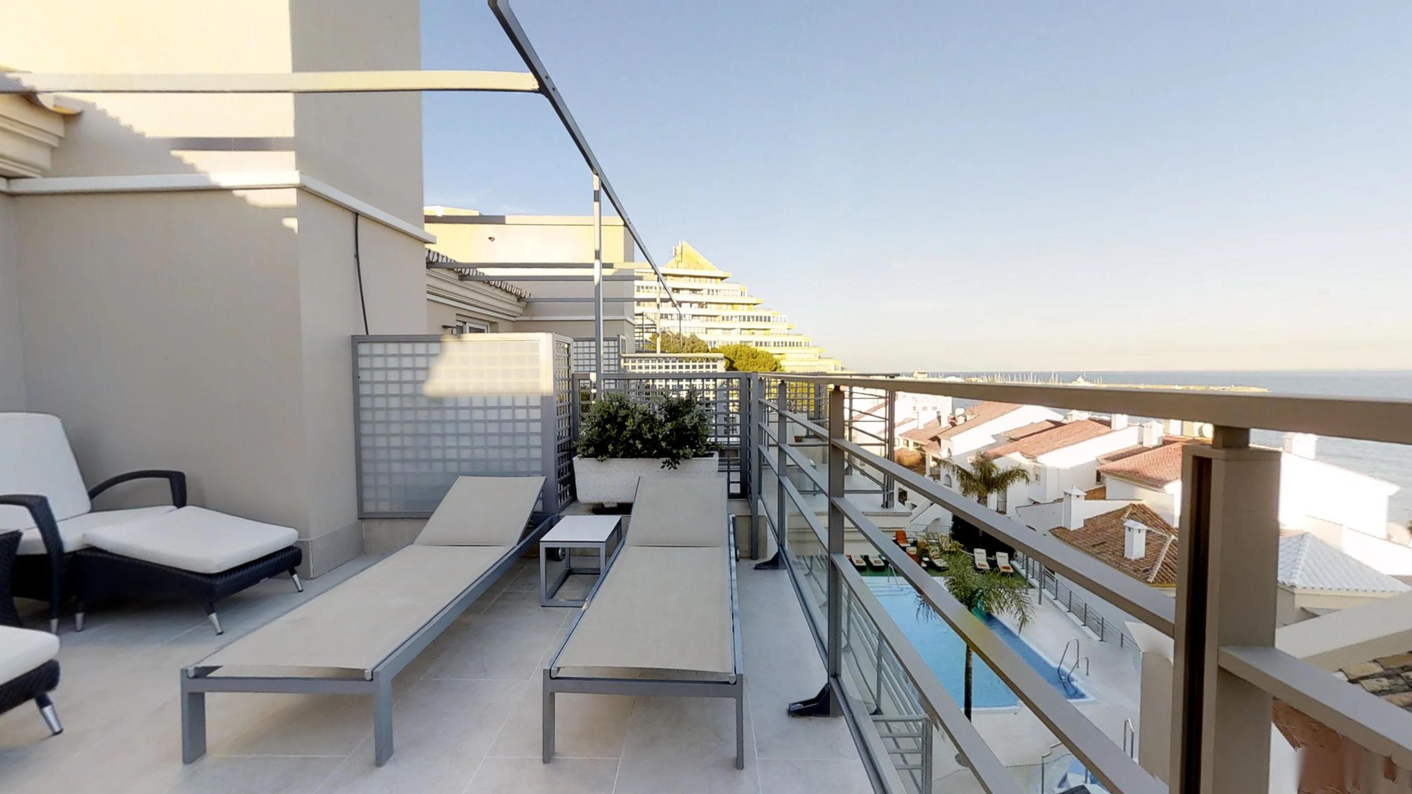 Hotel Vincci Seleccion Aleysa Benalmádena Exteriér fotografie 3D rendering of a balcony
