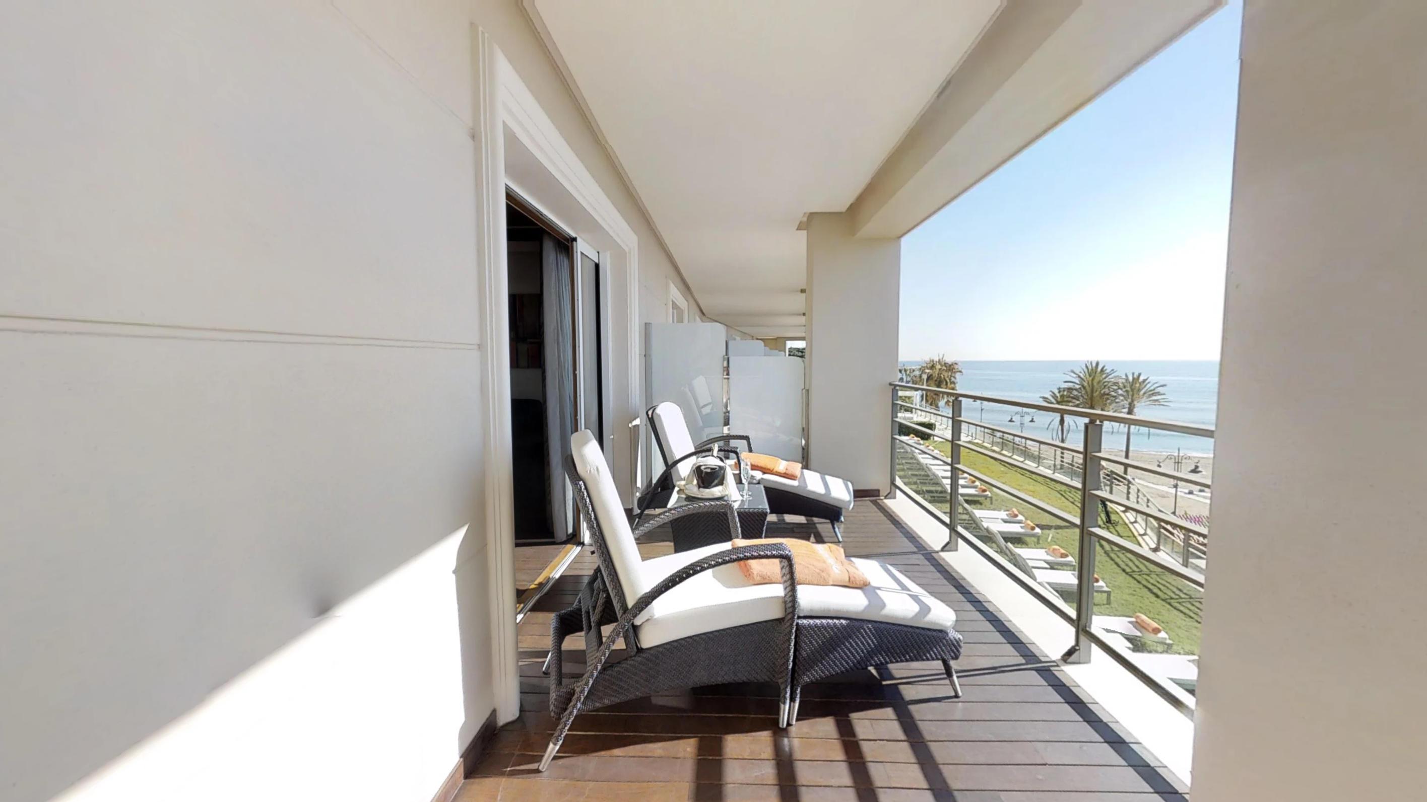 Hotel Vincci Seleccion Aleysa Benalmádena Exteriér fotografie A balcony
