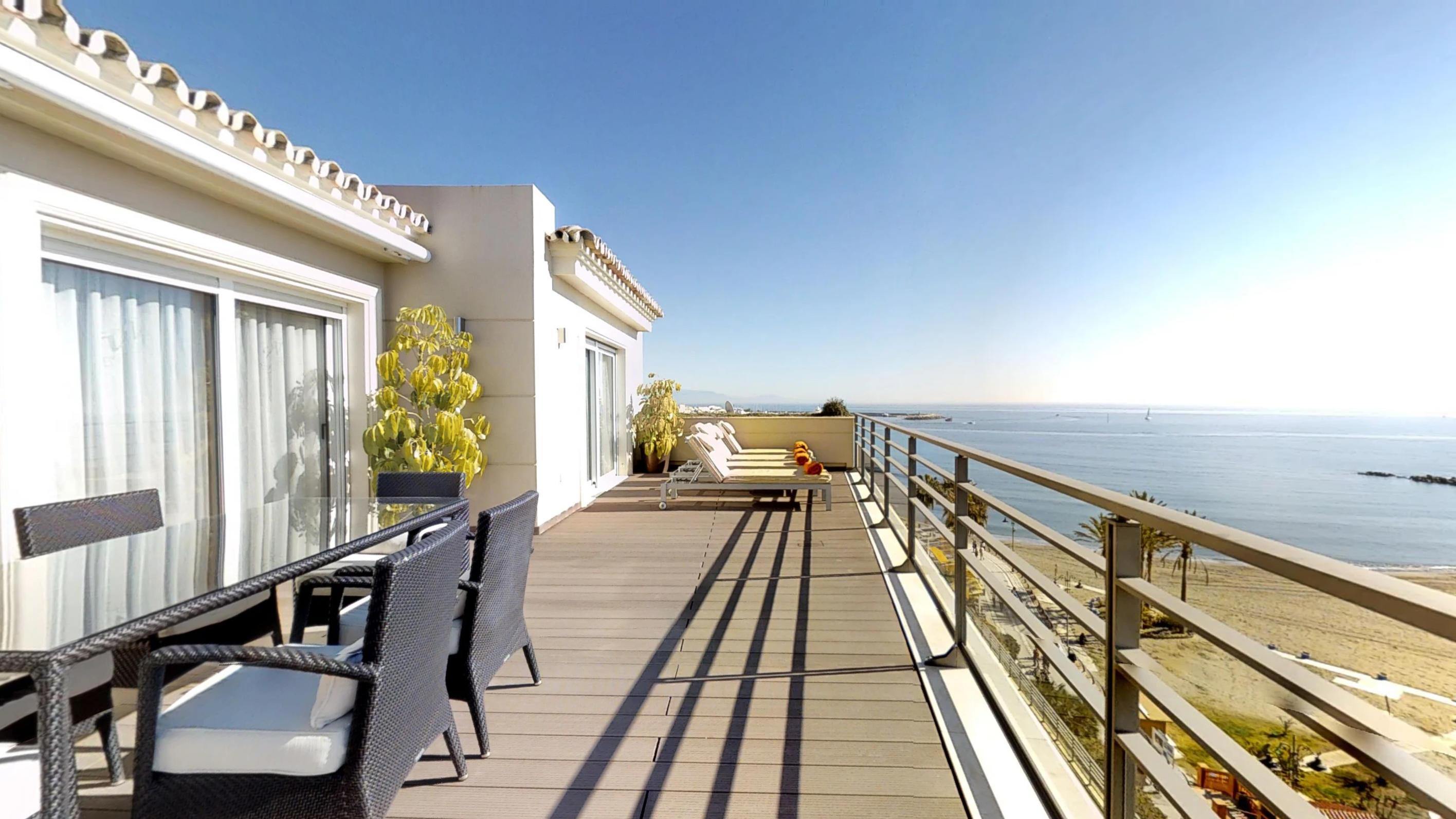 Hotel Vincci Seleccion Aleysa Benalmádena Exteriér fotografie A balcony