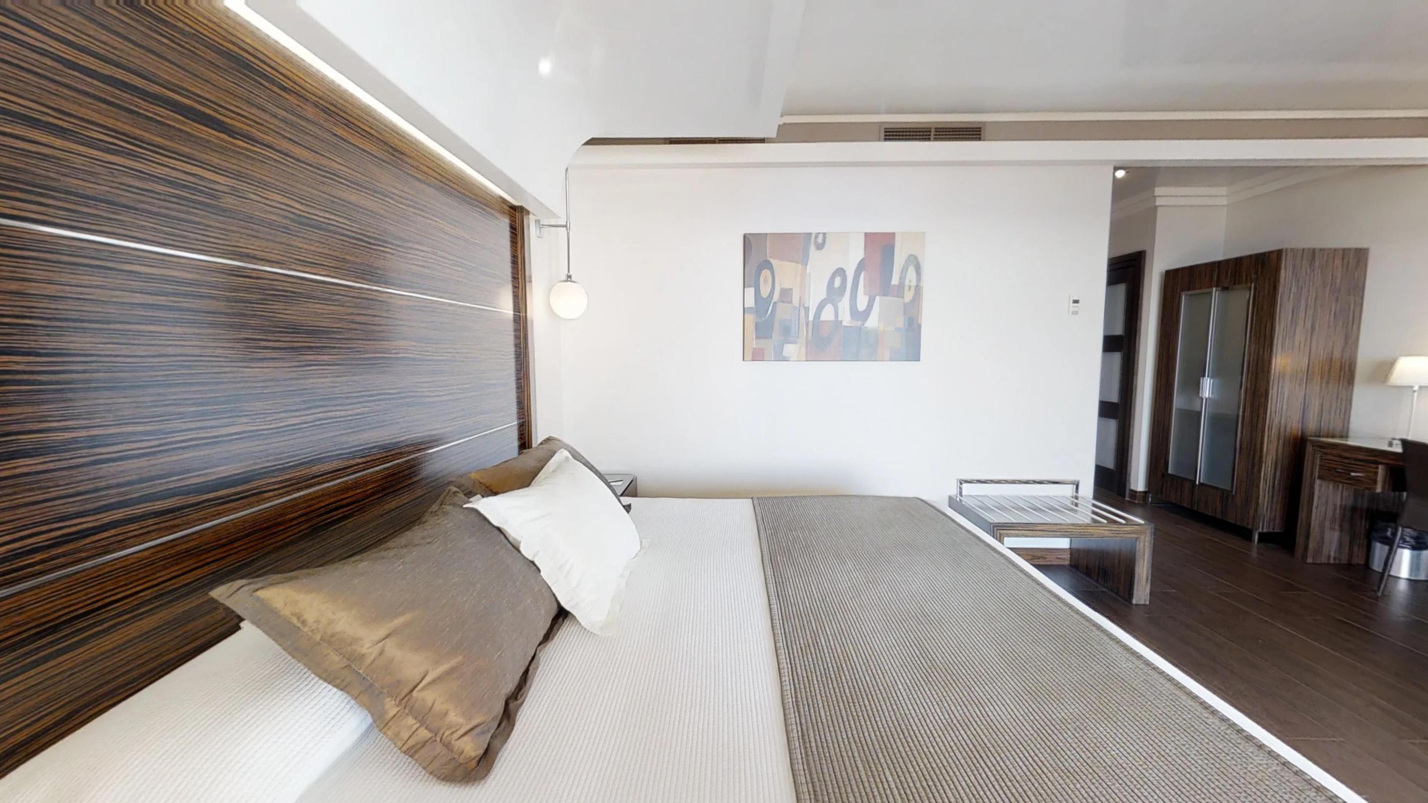 Hotel Vincci Seleccion Aleysa Benalmádena Exteriér fotografie A bedroom in the hotel