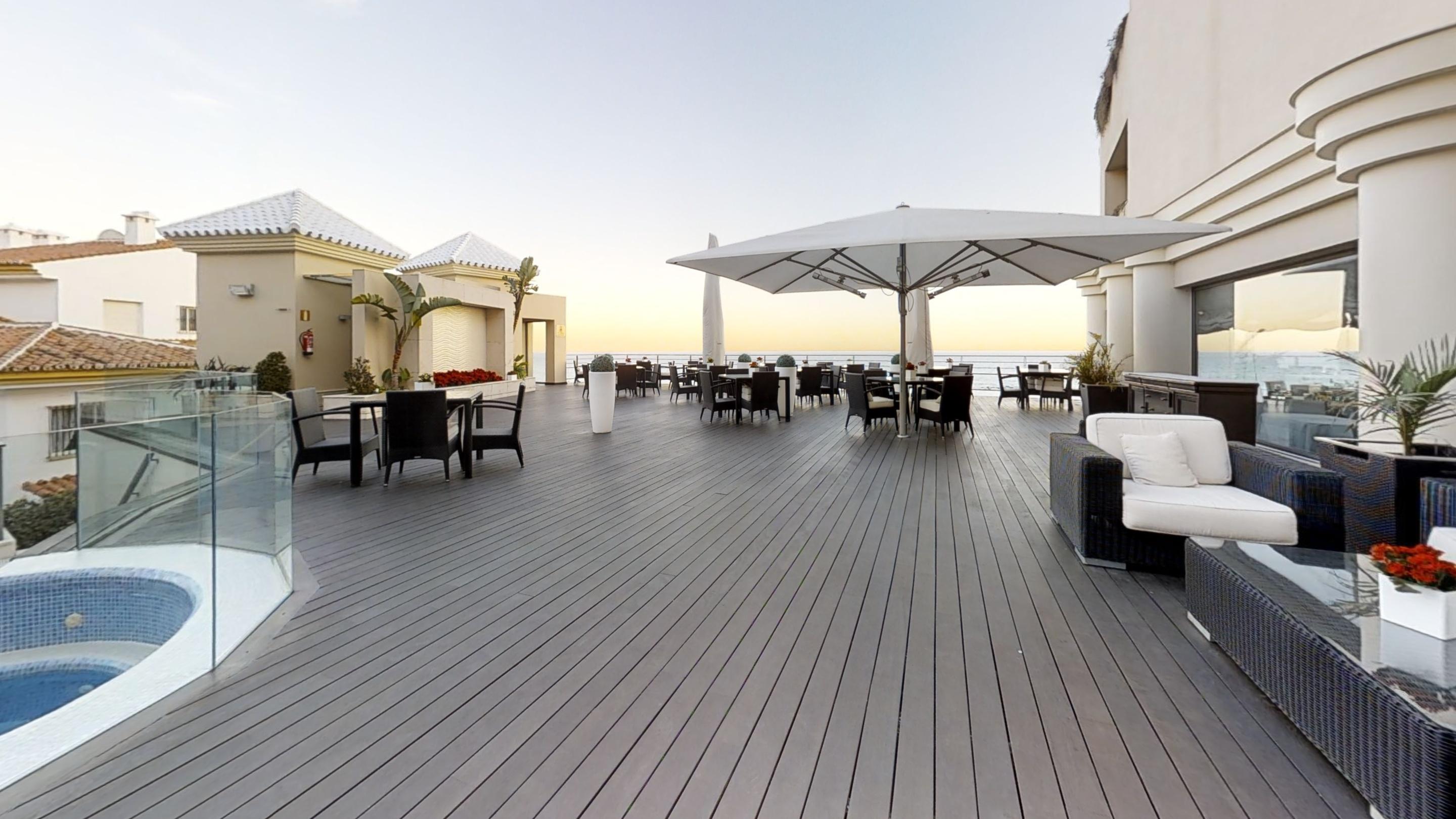 Hotel Vincci Seleccion Aleysa Benalmádena Exteriér fotografie Composite wood terrace