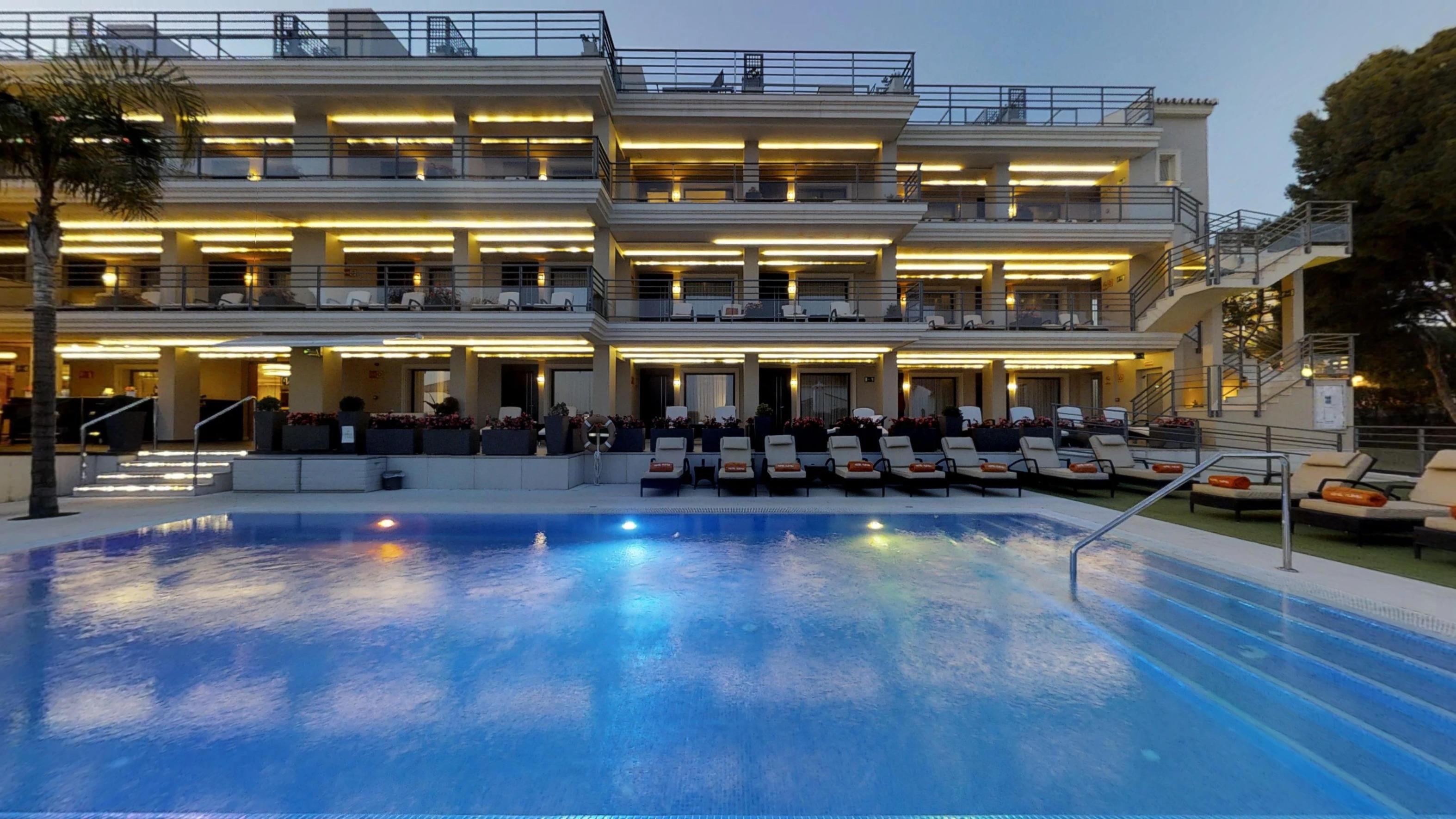 Hotel Vincci Seleccion Aleysa Benalmádena Exteriér fotografie The hotel's pool