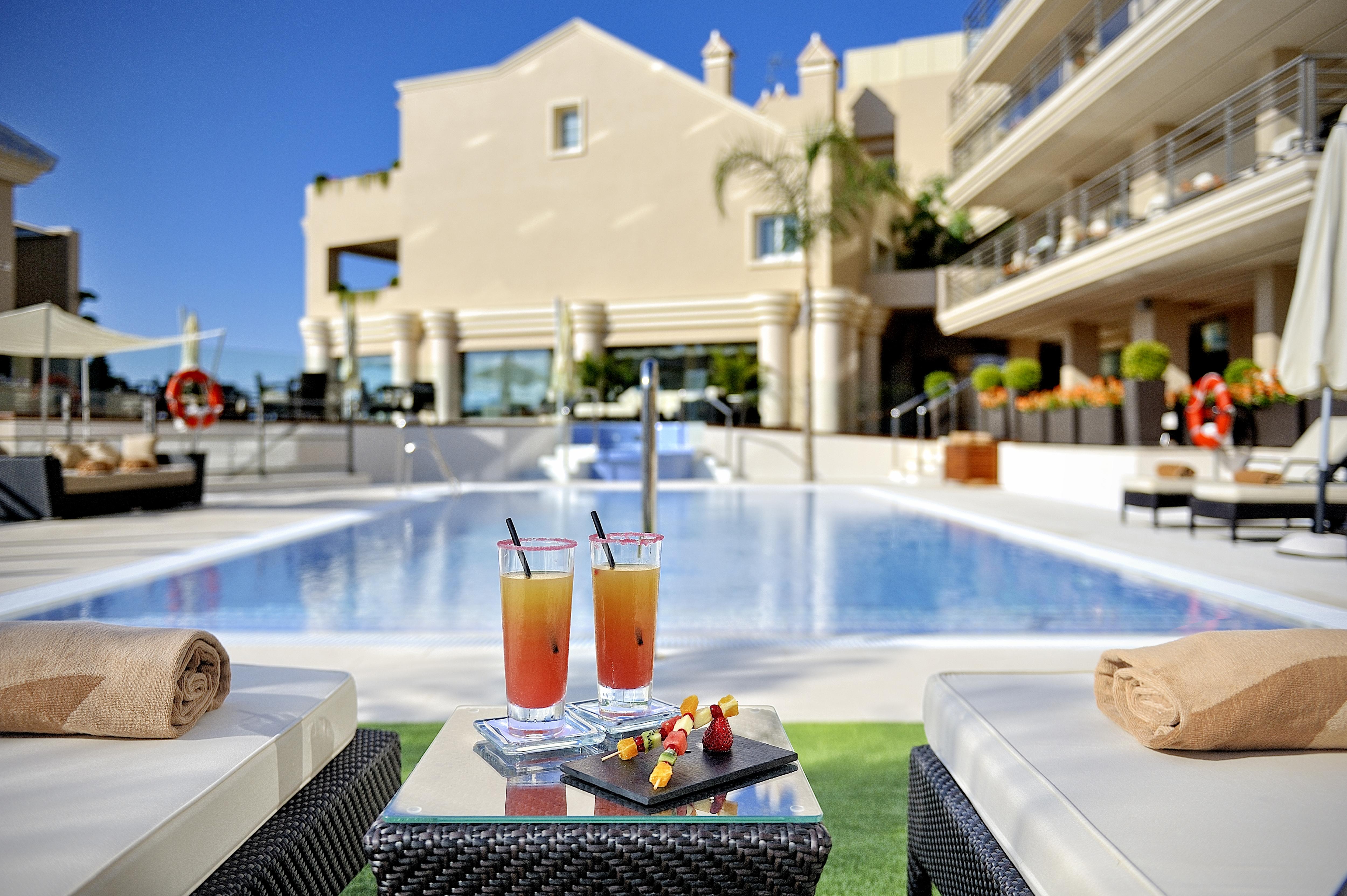 Hotel Vincci Seleccion Aleysa Benalmádena Exteriér fotografie The pool at the hotel