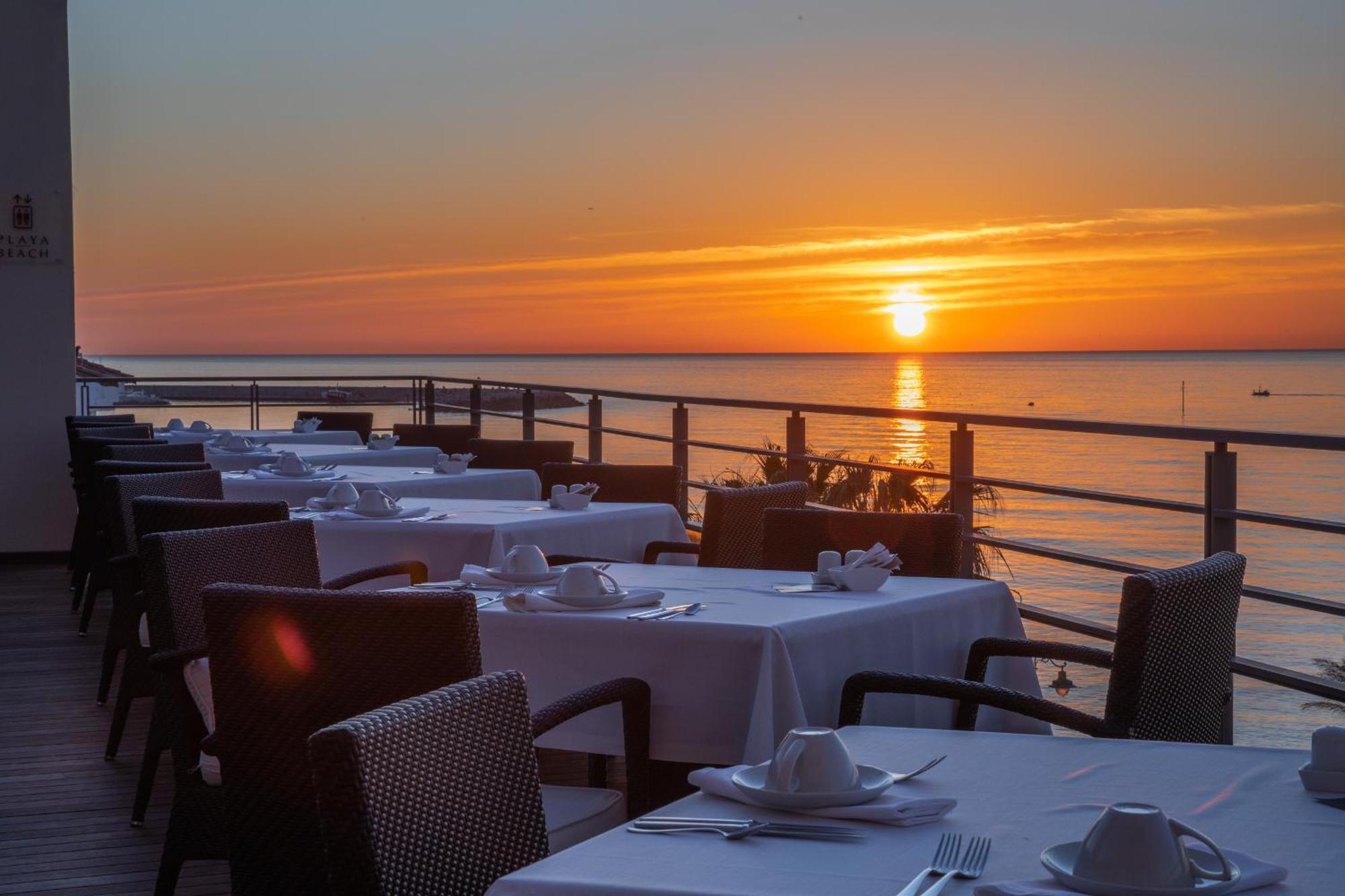 Hotel Vincci Seleccion Aleysa Benalmádena Exteriér fotografie Sunset at the restaurant